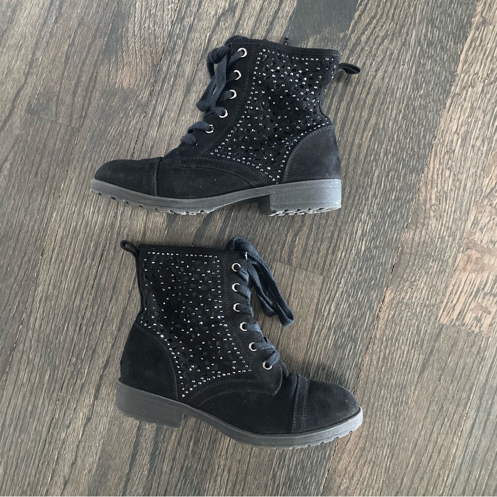 SO black boots